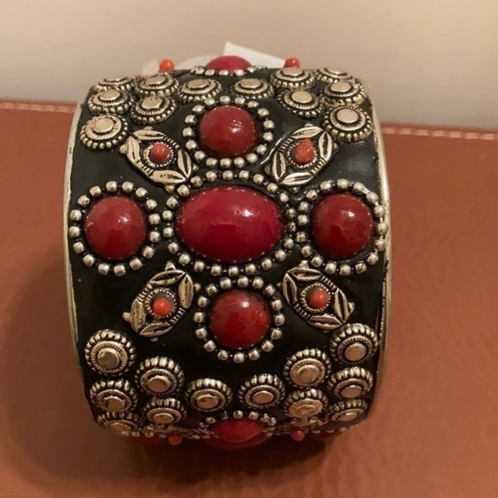 NWT metal statement wide bangle bracelet